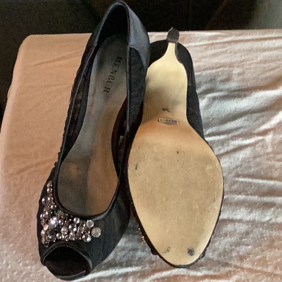 Black heels - Picture 4 of 7